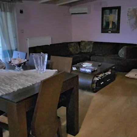 διώνη Family Apartment *