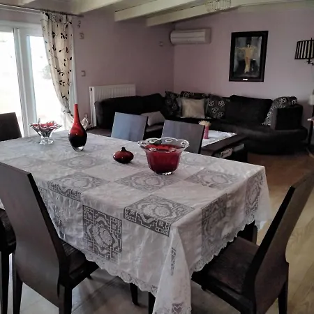 διώνη Family Kalamata